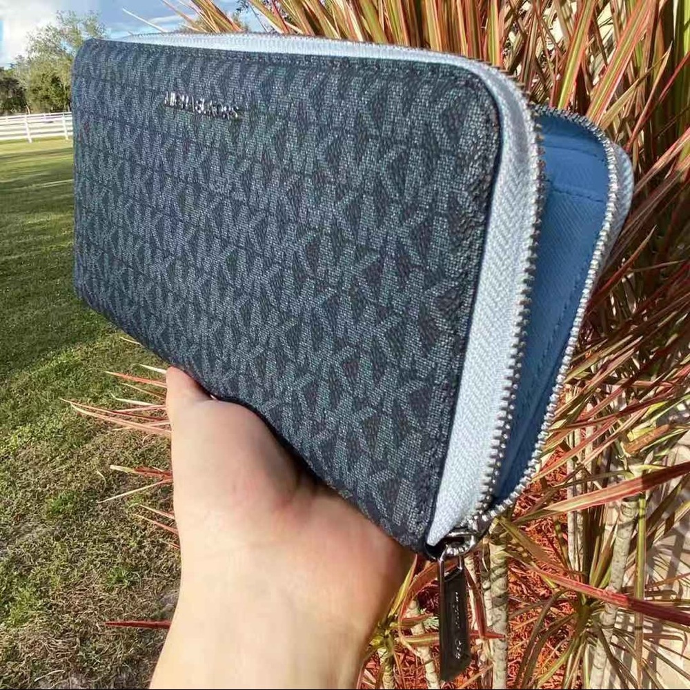 Gaby’sBags💕NWT Michael Kors Wallet - Picture 5 of 6